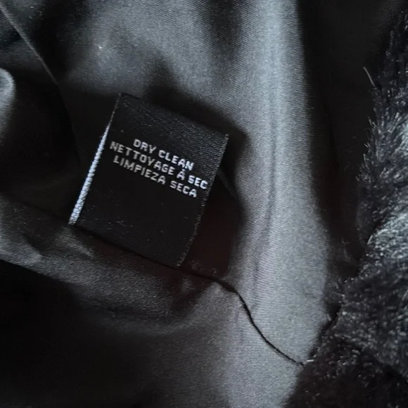 Elegant Black Faux Fur Cropped Jacket, Laundry by Shelli Segal, M - Picture 8 of 11